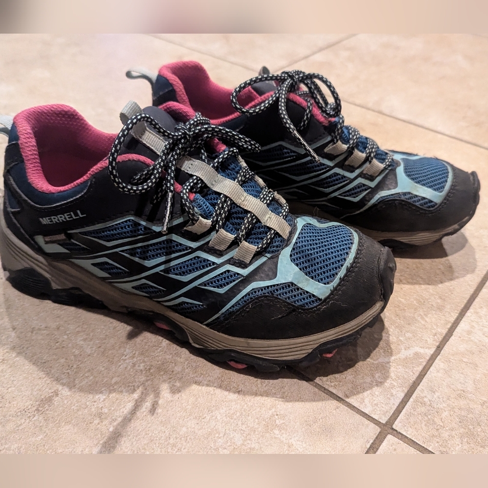 Women's Black and Blue Athletic Shoes